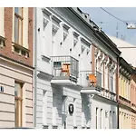 Well Well Apartmanhotel 3*