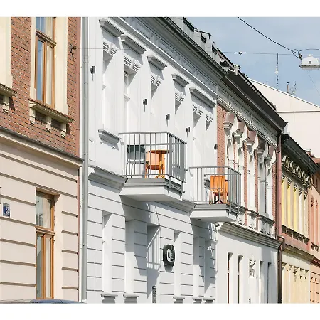 Well Well Apartahotel 3*